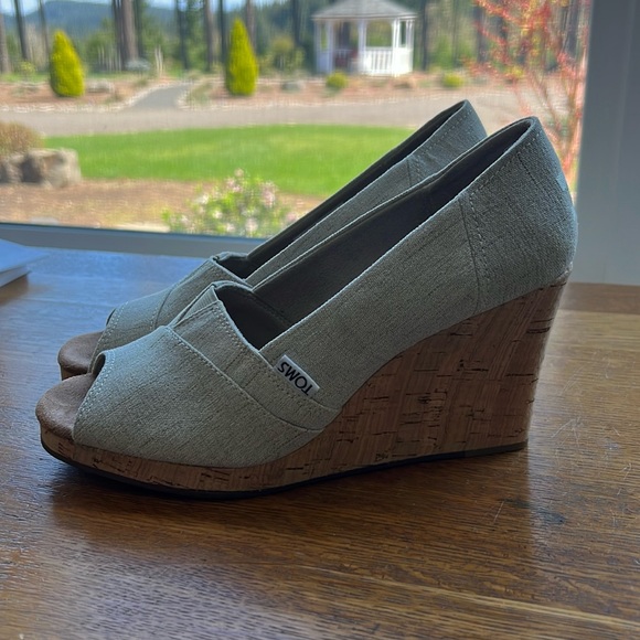 Toms wedge slip ons. Never worn outside - Picture 1 of 2